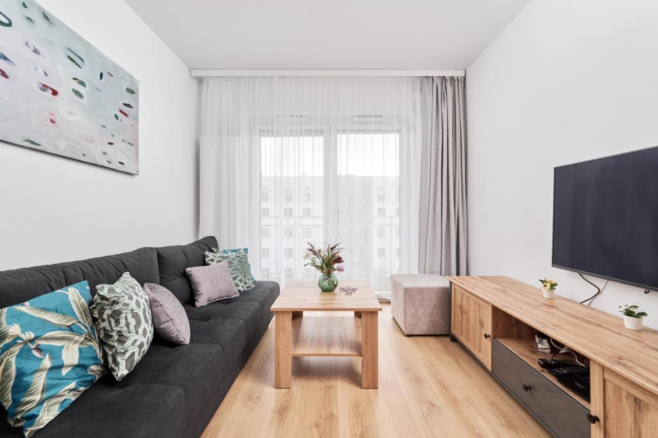 Apartment Wichrowa With Free Garage Wroclaw By Noclegi Renters Ngoại thất bức ảnh