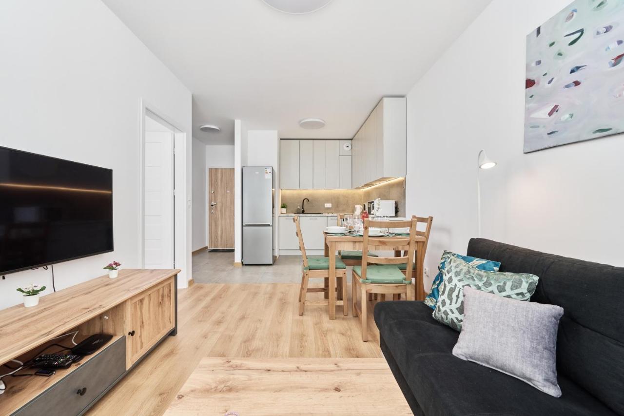 Apartment Wichrowa With Free Garage Wroclaw By Noclegi Renters Ngoại thất bức ảnh