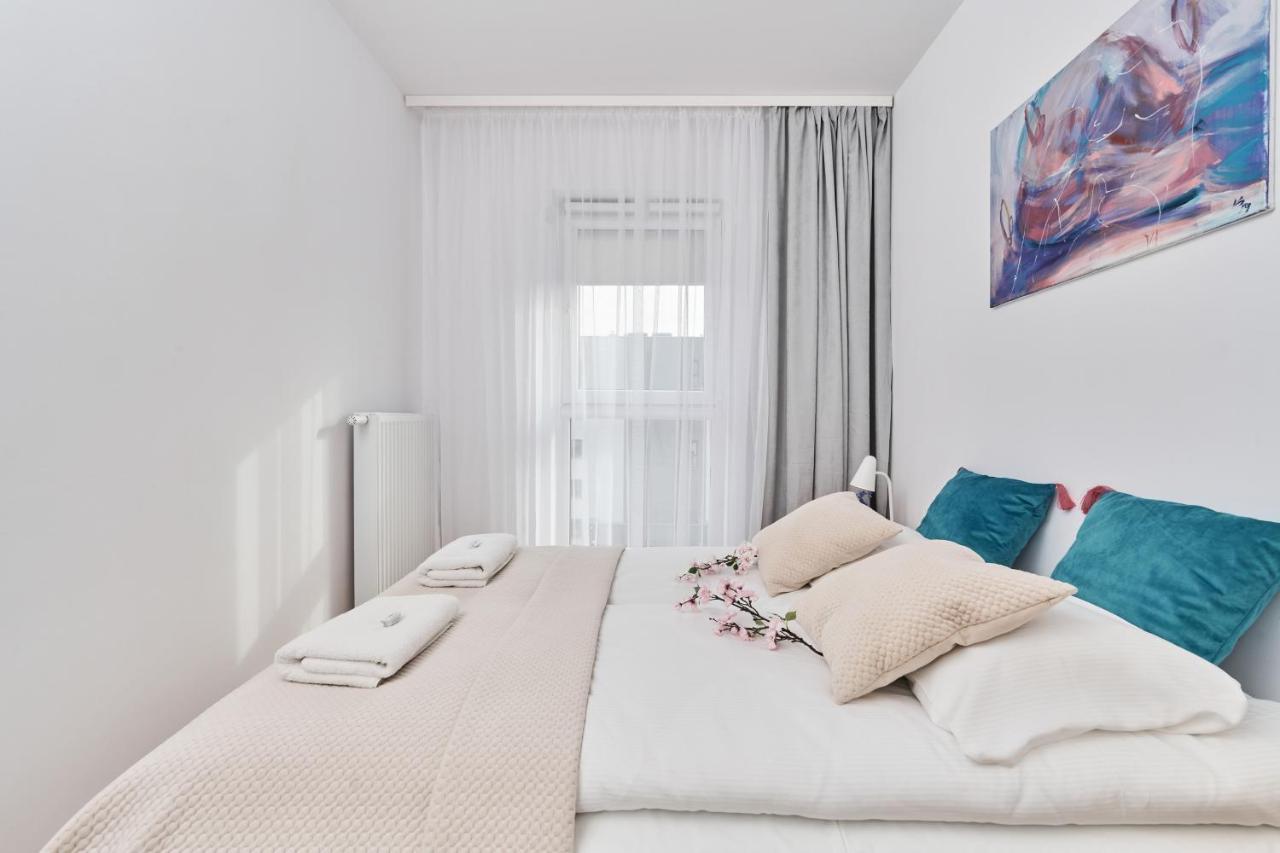 Apartment Wichrowa With Free Garage Wroclaw By Noclegi Renters Ngoại thất bức ảnh