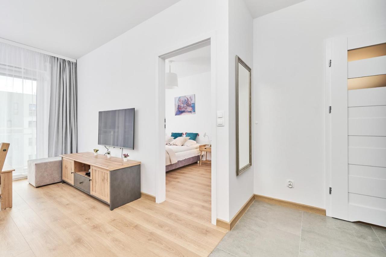 Apartment Wichrowa With Free Garage Wroclaw By Noclegi Renters Ngoại thất bức ảnh
