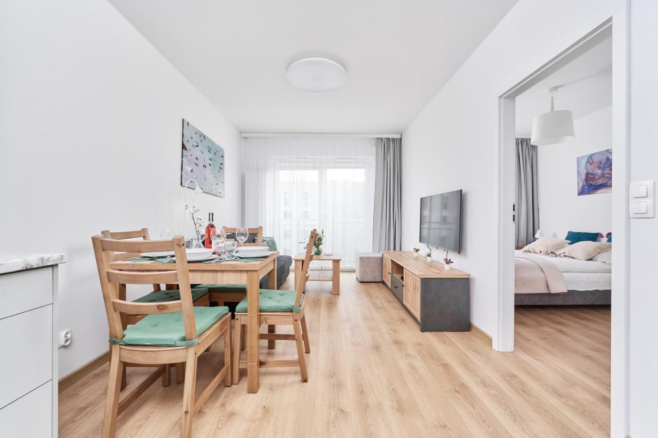 Apartment Wichrowa With Free Garage Wroclaw By Noclegi Renters Ngoại thất bức ảnh