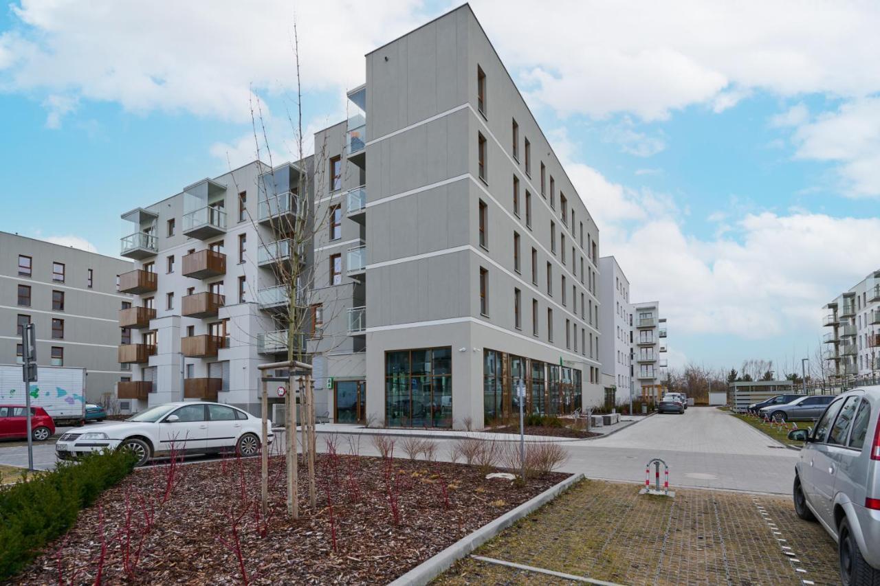 Apartment Wichrowa With Free Garage Wroclaw By Noclegi Renters Ngoại thất bức ảnh