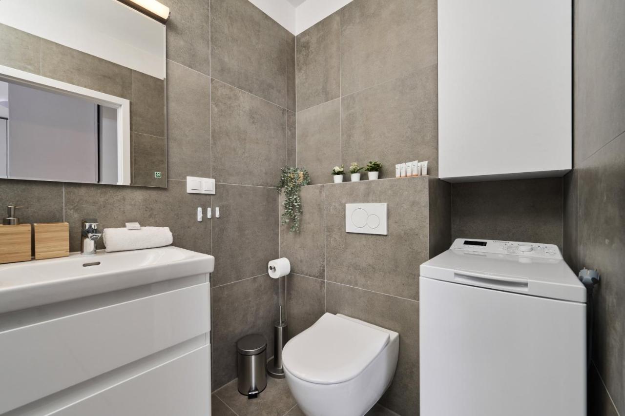 Apartment Wichrowa With Free Garage Wroclaw By Noclegi Renters Ngoại thất bức ảnh