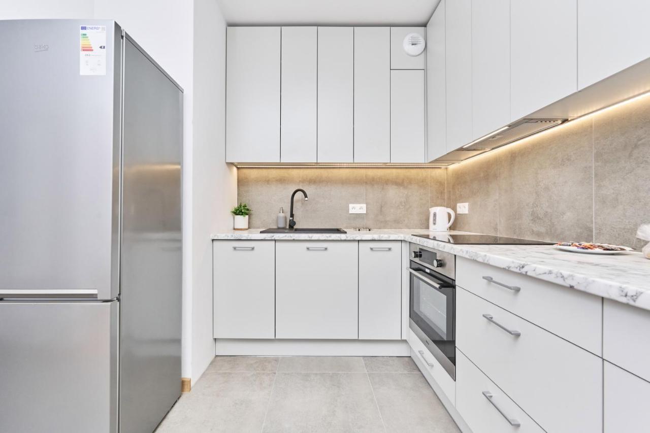 Apartment Wichrowa With Free Garage Wroclaw By Noclegi Renters Ngoại thất bức ảnh