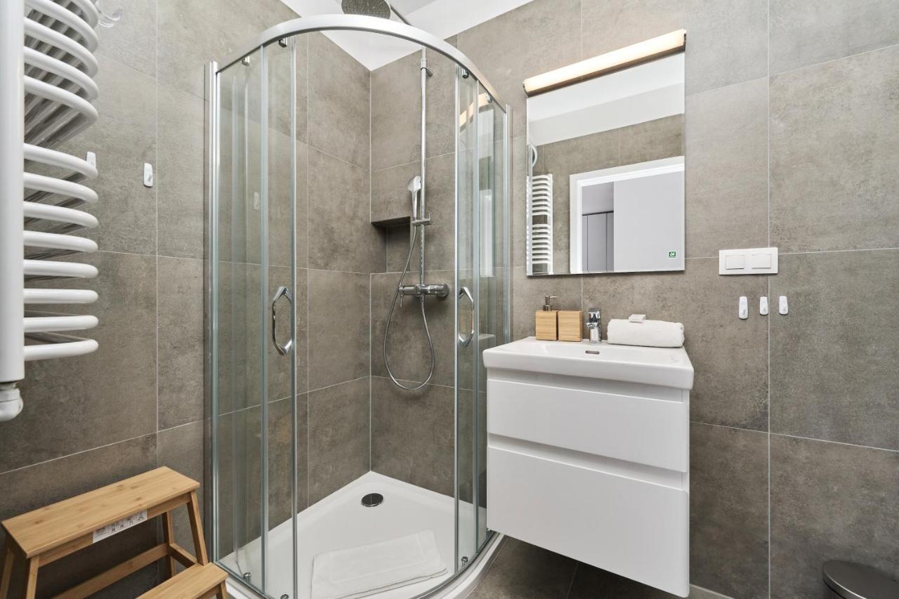 Apartment Wichrowa With Free Garage Wroclaw By Noclegi Renters Ngoại thất bức ảnh