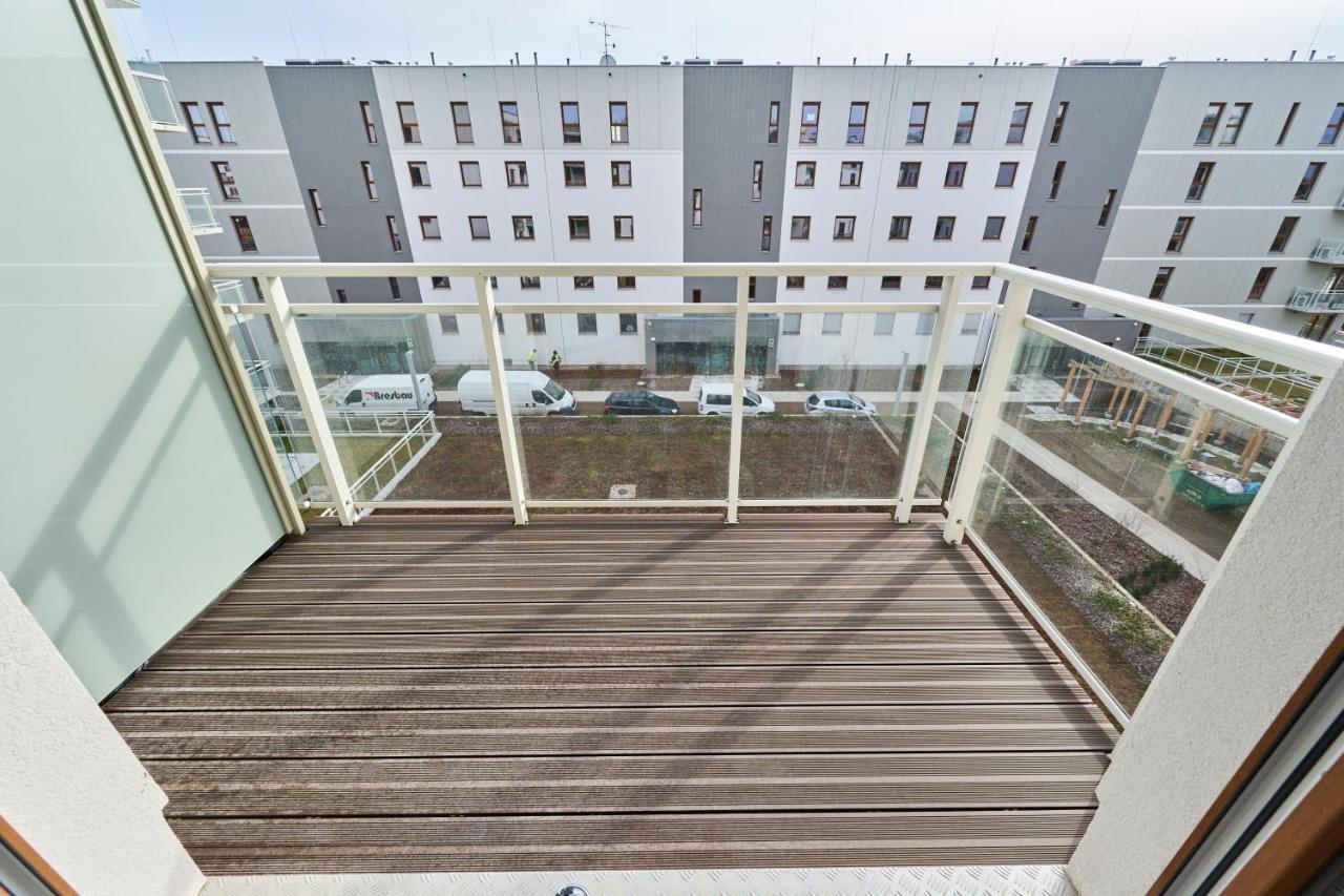 Apartment Wichrowa With Free Garage Wroclaw By Noclegi Renters Ngoại thất bức ảnh