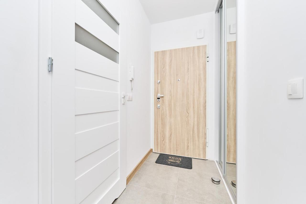 Apartment Wichrowa With Free Garage Wroclaw By Noclegi Renters Ngoại thất bức ảnh